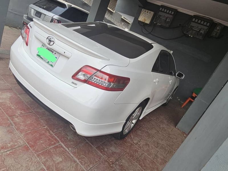 Thumbnail 4 of 2010 Toyota Camry SE